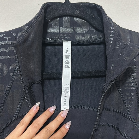 Lululemon - Picture 5 of 14